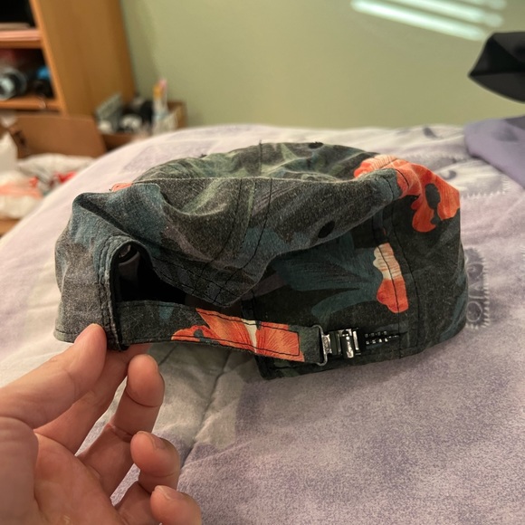 The hundreds floral hat - Picture 4 of 4